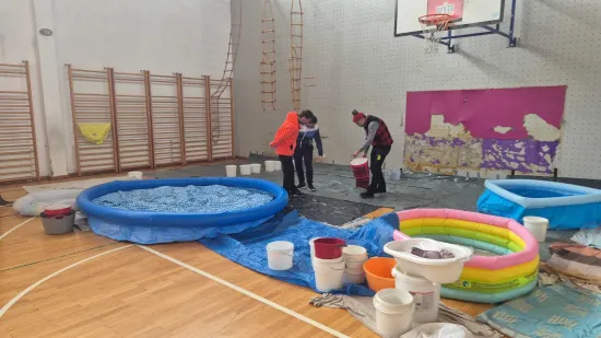 Orkanski vjetar odnio dio krova na &scaron;koli u Zagrebu: Aktivirali dječje bazene za spas!