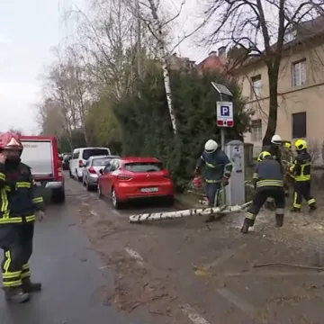Bili smo s vatrogascima u srcu Zagreba: 'Ima nas, ali je puno vi&scaron;e intervencija'