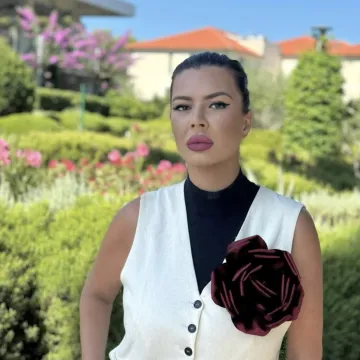 Ivana Knoll, ima&scaron; konkurenciju: Atraktivna Nandi otputovala u Ameriku i podržala Vatrene