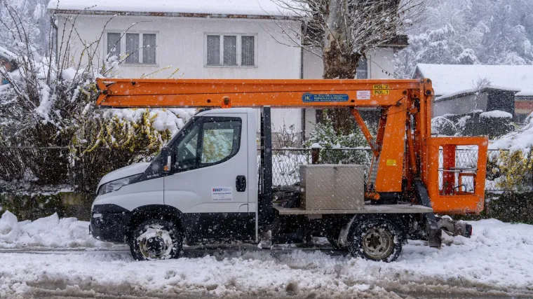 Bez struje ostalo oko 18.000 korisnika: Poru&scaron;ena stabla i snijeg o&scaron;tetila dalekovode