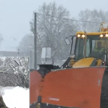 Kaos u Korenici! Popadali dalekovodi, vozači smetaju ralicama: 'Parkirali&scaron;ta nisu prioritet'