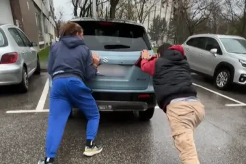 Objavio snimku kako je s prijateljem spasio auto u oluji u Zagrebu