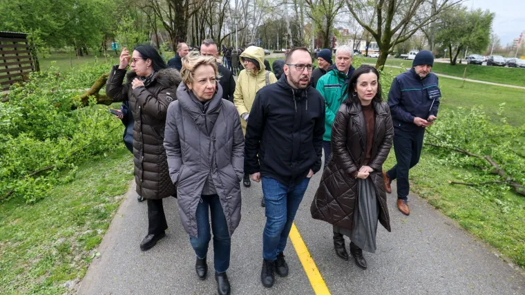 Tisuće intervencija u Zagrebu, o&scaron;tećene &scaron;kole, a normalizacija tramvaja tek u ponedjeljak?
