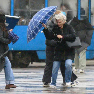 Nije kraj? Meteorolog najavio novo pogor&scaron;anje vremena: Snijeg, ki&scaron;a i oblaci