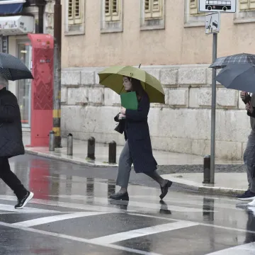 A1 zatvorena zbog olujnog vjetra, jo&scaron; uvijek prijeti opasno vrijeme