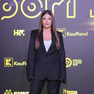 Lu Dedić rasplakala Porin: Emotivnim govorom odala počast baki Gabi Novak