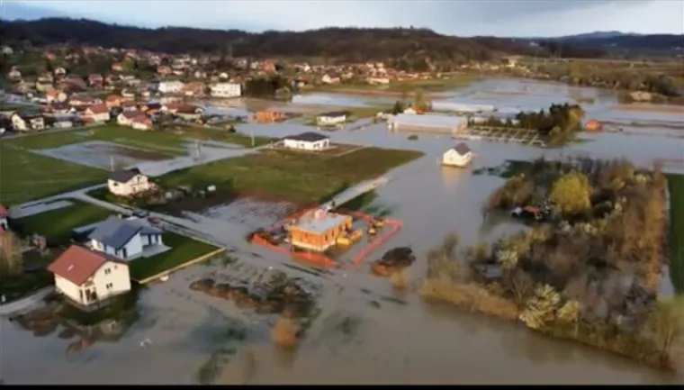 Zagorje pod vodom, poplava prodirala u kuće: Snimka iz zraka pokazala jačinu nevremena
