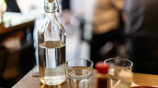 Popio času prozirne tekućine u kafiću pa zavr&scaron;io u bolnici: 'Te&scaron;ko je ozlijeđen'