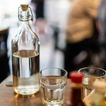 Popio času prozirne tekućine u kafiću pa zavr&scaron;io u bolnici: 'Te&scaron;ko je ozlijeđen'