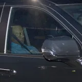 Kontroverzna zvijezda napustila zatvor otečena lica, a automobil je u jo&scaron; gorem stanju