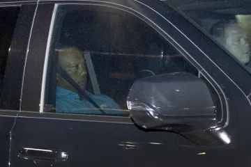 Kontroverzna zvijezda napustila zatvor otečena lica, a automobil je u jo&scaron; gorem stanju