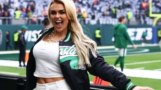 Zovu je najzgodnijom &scaron;kotskom pjevačicom: Kada vidite fotografije bit će vam jasno i za&scaron;to