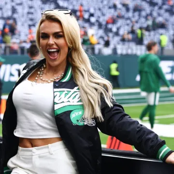 Zovu je najzgodnijom &scaron;kotskom pjevačicom: Kada vidite fotografije bit će vam jasno i za&scaron;to