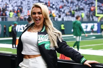 Zovu je najzgodnijom &scaron;kotskom pjevačicom: Kada vidite fotografije bit će vam jasno i za&scaron;to