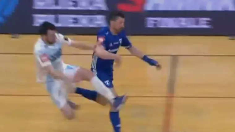 Ovako grub faul nismo jo&scaron; vidjeli u futsalu: Crveni? Za suca, nije