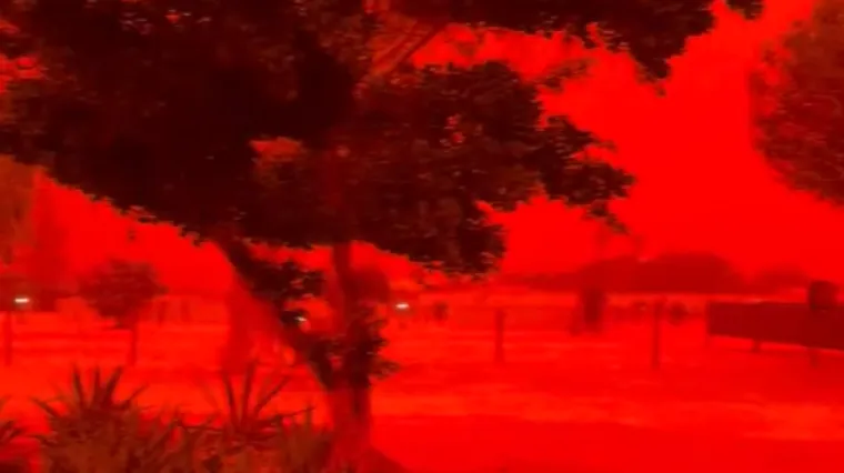 Nebo postalo crveno, pogledajte nevjerojatnu snimku iz Australije: 'Izgleda kao apokalipsa'