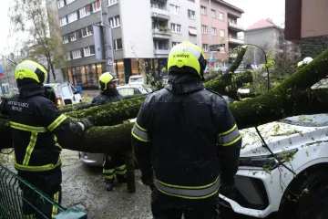 Vatrogasci nastavljaju sanirati posljedice nevremena: U Zagreb stiže pomoć iz drugih gradova