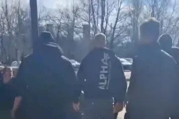 Masovna tučnjava na izborima u Srbiji, šire se snimke: 'Mladićima su razbili glave'