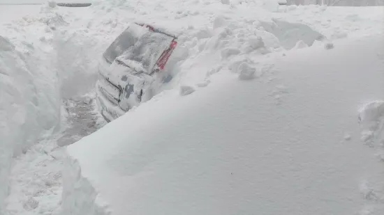 Nadrealni prizori s Papuka: Snijeg zatrpao auto, nanosi prelazili 150 cm