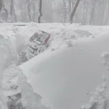 Nadrealni prizori s Papuka: Snijeg zatrpao auto, nanosi prelazili 150 cm