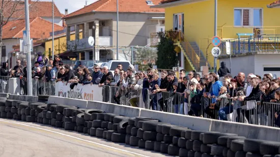 Nesreća na velikoj nagradi Zadra: Izletjelo vozilo, beba među ozlijeđenima