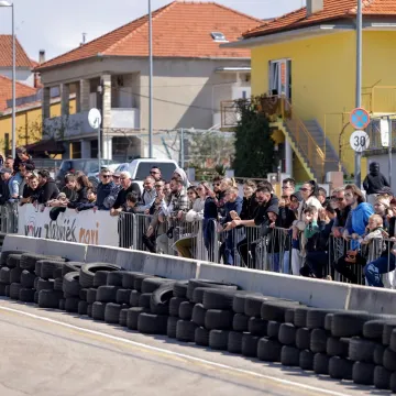 Nesreća na velikoj nagradi Zadra: Izletjelo vozilo, beba među ozlijeđenima