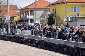 Nesreća na velikoj nagradi Zadra: Izletjelo vozilo, beba među ozlijeđenima