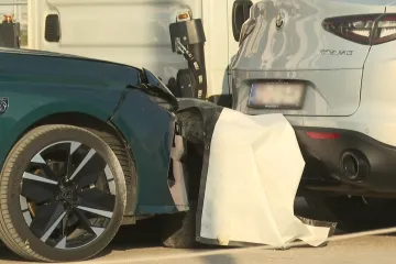 Detalji nesreće u Zadru: Vozaču skliznula noga, a guma udarila u kolica bebe?