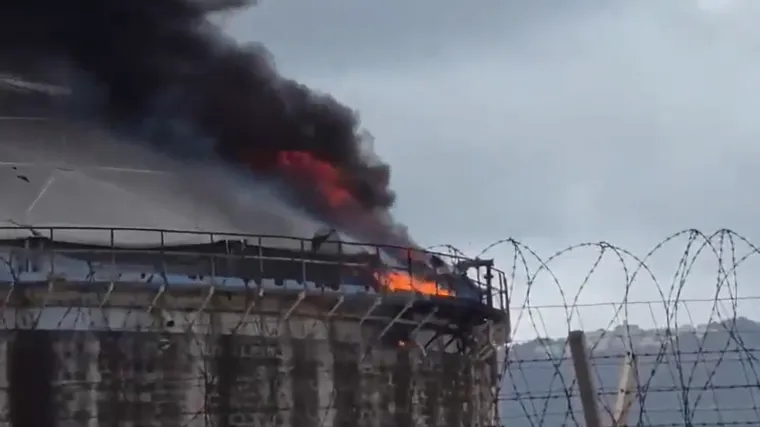 Gori rafinerija nafte u Izraelu, &scaron;ire se snimke: Iran potvrdio smrt zapovjednika