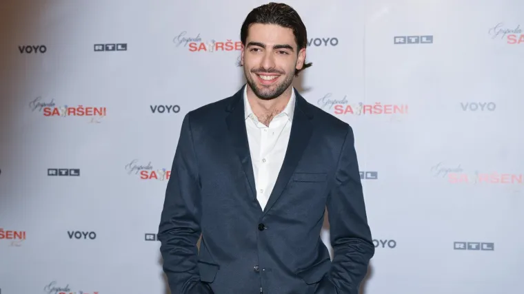 Novi &Scaron;ime? Elez odu&scaron;evio modernom frizurom