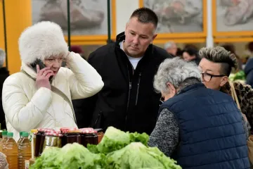 Dama u bijeloj jakni i bijeloj &scaron;ubari zadominirala varažinskom tržnicom