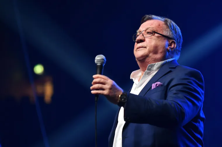 Na grobu Halida Be&scaron;lića osvanula dirljiva poruka: Riječi nepoznate žene tjeraju suze na oči