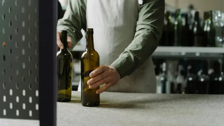 Prestanite bacati prazne boce vina: Malo ljudi zna da od njih možete ovo napraviti