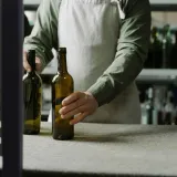 Prestanite bacati prazne boce vina: Malo ljudi zna da od njih možete ovo napraviti