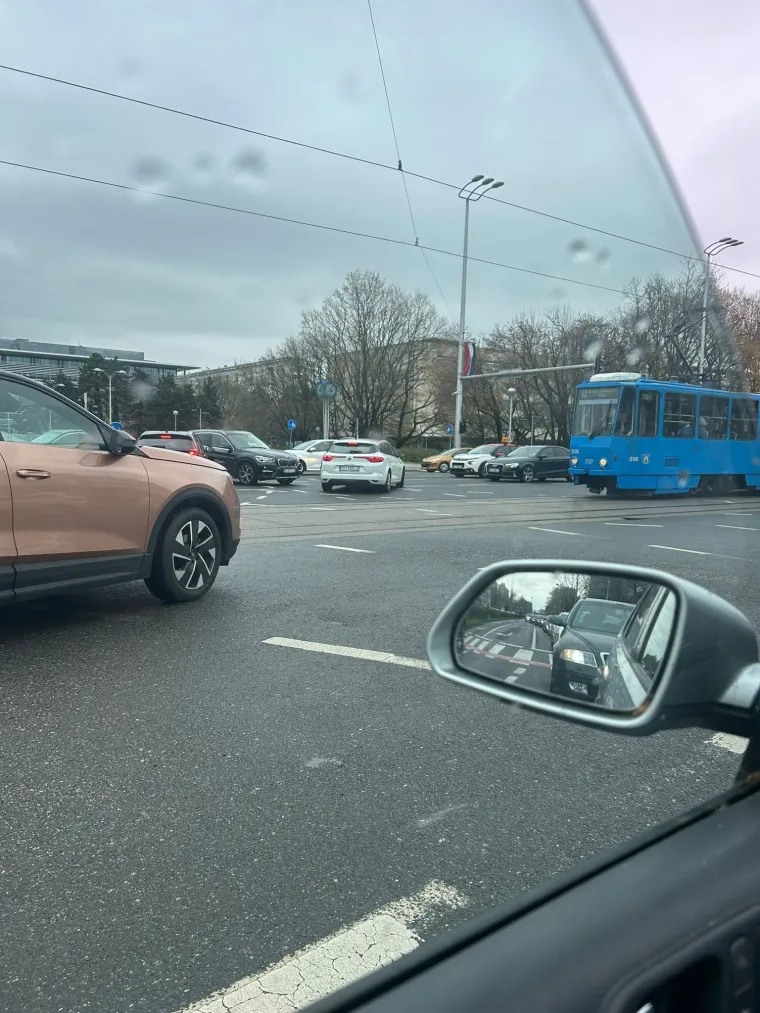 Pokvarili se semafori na 'žili kucavici' u Zagrebu: 'Samo nam je to trebalo'