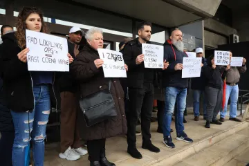 Motike zamijenili transparentima! Poljoprivrednici pred Ministarstvom: Evo što traže od Vlade