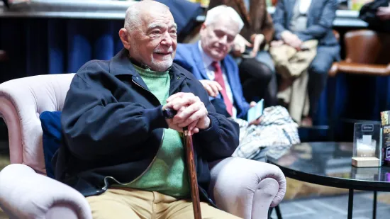 Nakon dugo vremena Mesić u javnosti! Pozirao uz Josipovića: Zvučna imena pojavila se na premijeri filma