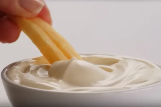 U boci, u staklenci ili bez ambalaže: Majoneza vi&scaron;e nije samo za sendvič, sad se može i svirati