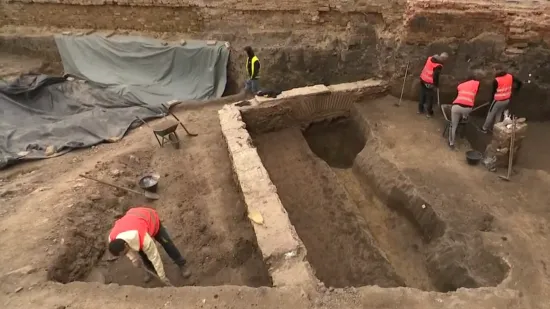 Kopali tržnicu u Vinkovcima, a na&scaron;li stare grobove. Istina o njima je zapanjujuća: 'Složi se lomača s pokojnikom...'