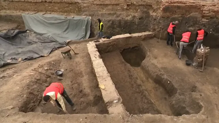Kopali tržnicu u Vinkovcima, a na&scaron;li stare grobove. Istina o njima je zapanjujuća: 'Složi se lomača s pokojnikom...'
