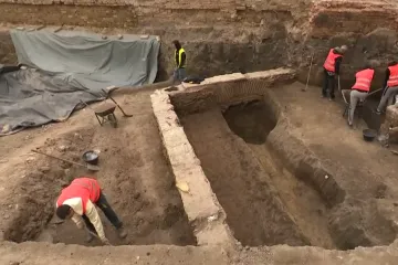 Kopali tržnicu u Vinkovcima, a na&scaron;li stare grobove. Istina o njima je zapanjujuća: 'Složi se lomača s pokojnikom...'