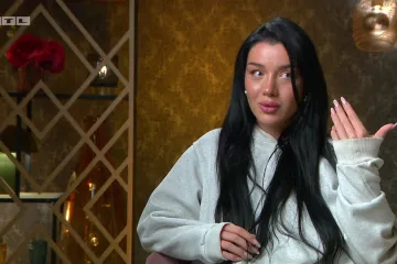 Soraya za RTL.hr nakon &scaron;to joj je Karlo dao narančastu ružu: 'Istog sam trena htjela otići kući'