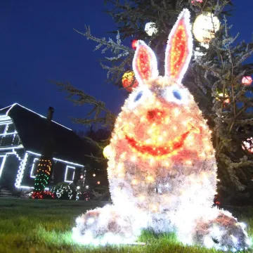 Čak 60.000 svjetlećih pisanica krasi imanje Salaj: Pogledajte najljep&scaron;u uskrsnu bajku