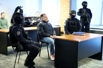 Srđan Mlađan okružen specijalcima s dugim cijevima: Pogledajte prizore iz sudnice