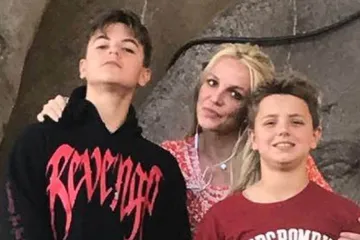 Britney Spears se vratila na dru&scaron;tvene mreže: Nakon incidenta uživa sa sinovima na moru