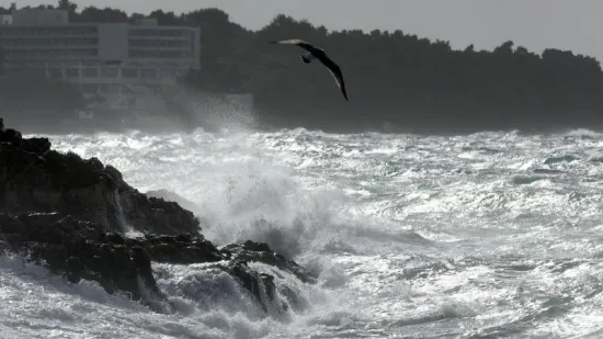Ovakvo nas vrijeme danas čeka, u nekim dijelovima orkanski udari i do 160 km/h