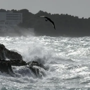 Ovakvo nas vrijeme danas čeka, u nekim dijelovima orkanski udari i do 160 km/h