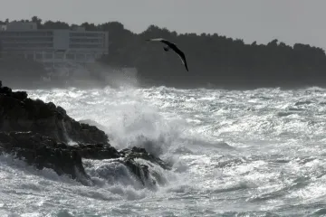 Ovakvo nas vrijeme danas čeka, u nekim dijelovima orkanski udari i do 160 km/h