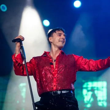 Djevojka Adija &Scaron;o&scaron;e ukrala pažnju u Beogradu: Osmijeh nije skidala s lica cijelu večer