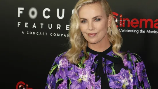 Charlize Theron uhvaćena bez &scaron;minke i odjeće: 'Ne mogu vjerovati da izgleda ovako'